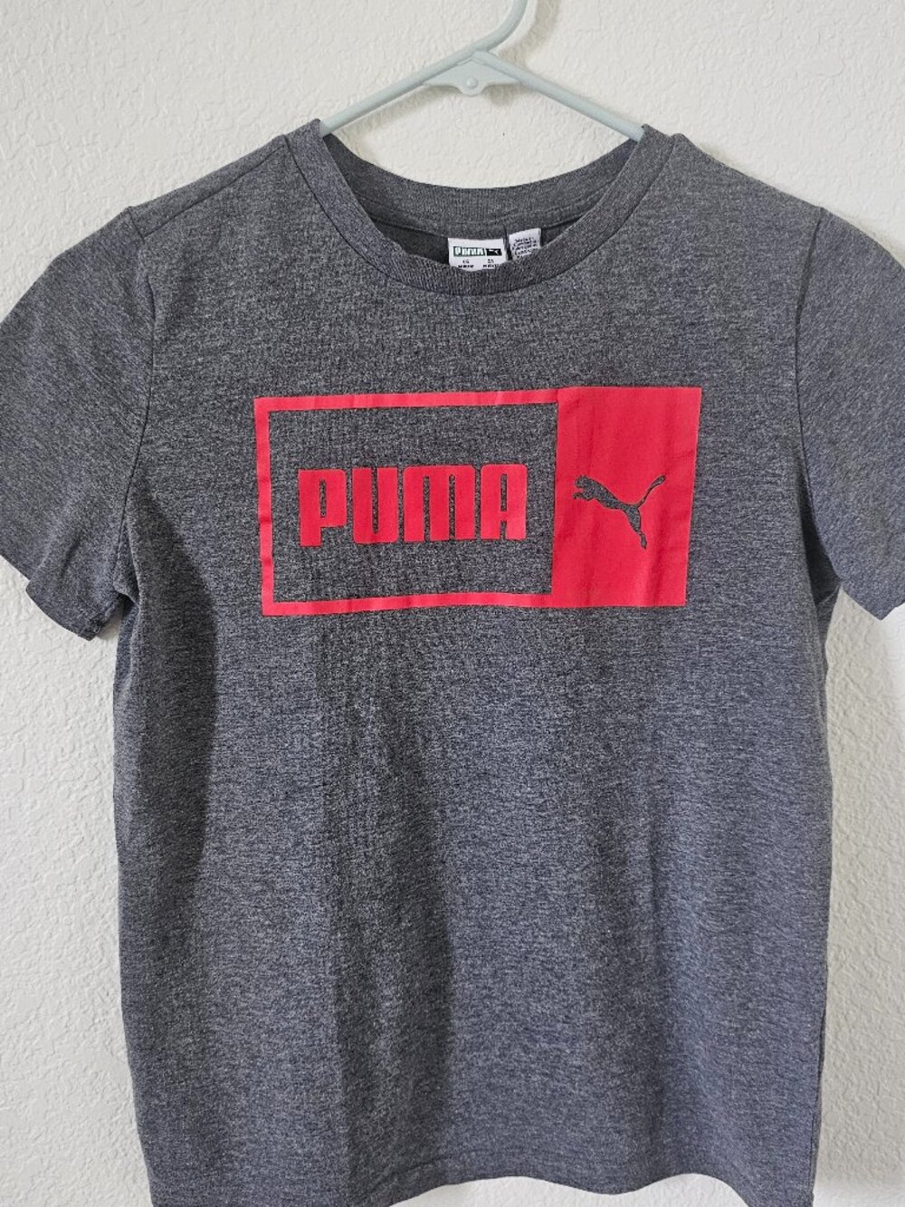 PUMA Boys Gray T-Shirt Red Logo Graphic M 10/12
